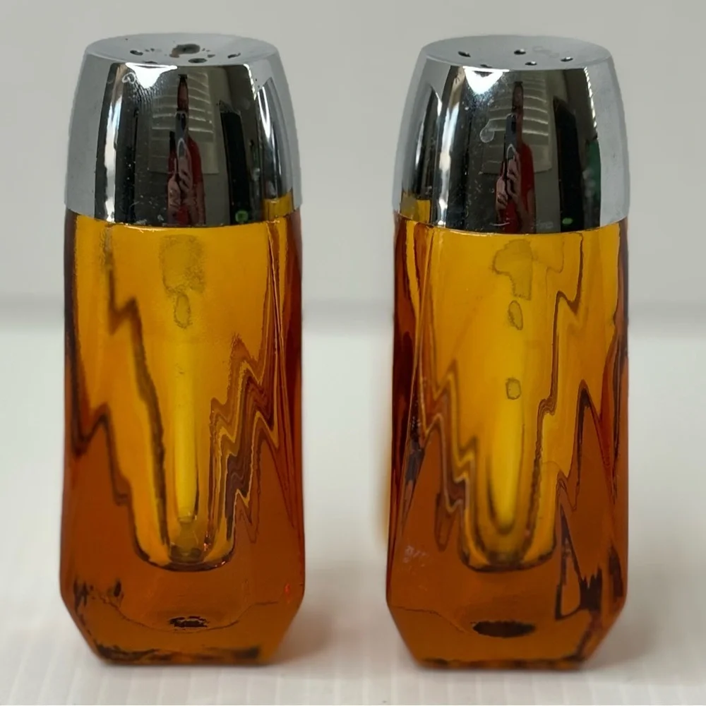Vintage Amber Glass Salt and Pepper Shaker Set Silver Tone Screw on Plastic Caps